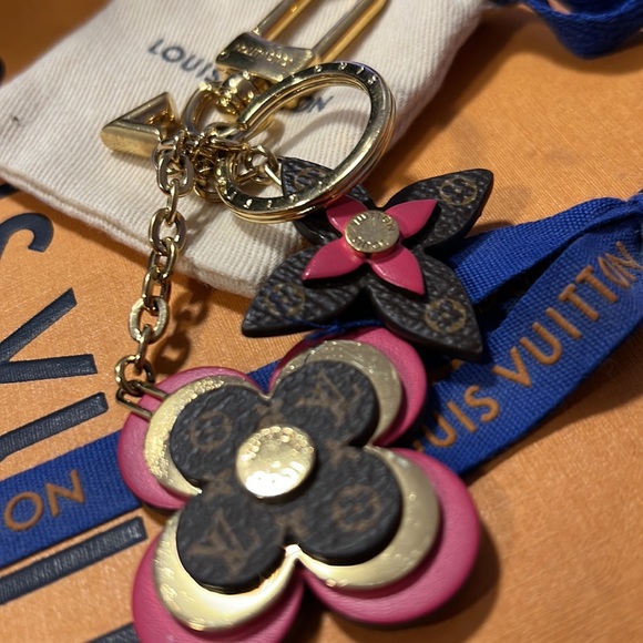 Louis Vuitton BAG CHARM AND KEY HOLDER - Picture 4 of 5